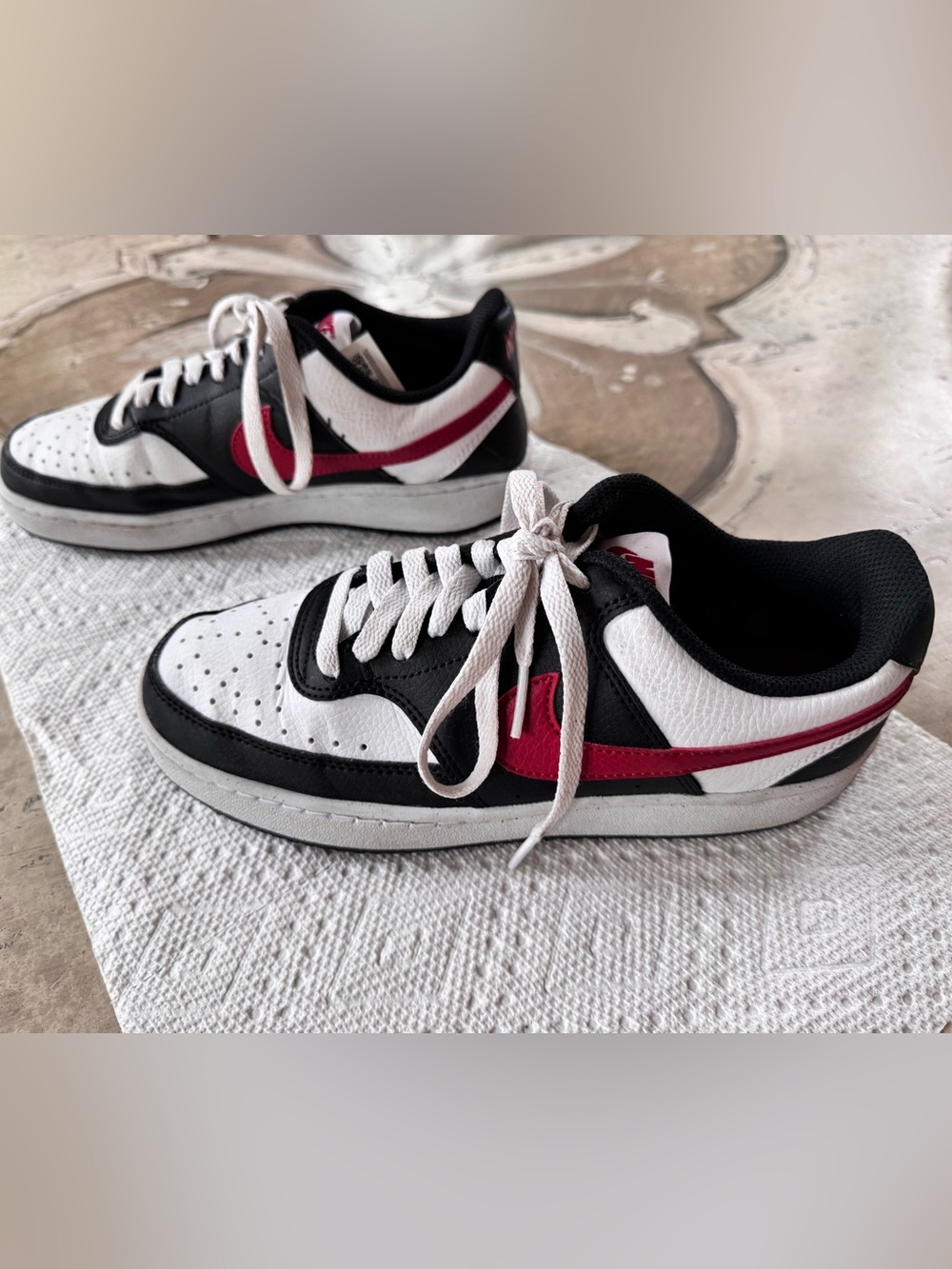 Nike Kids, court vision,  White, Black & Red Low-Top Sneakers